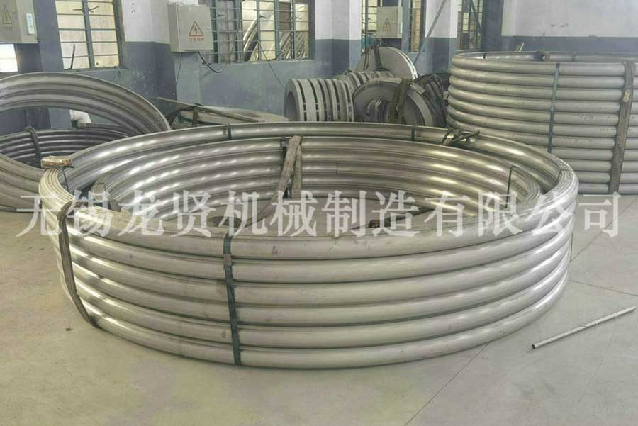 高速公路上的半圓管！